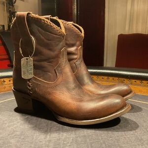 Lane Brown Leather Cowboy Boots size 10.   Like new